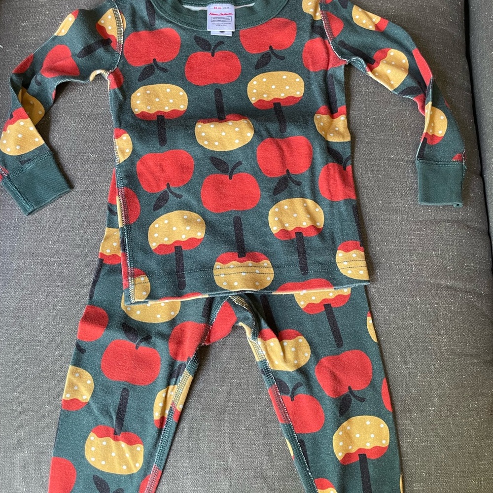 2T Hanna Andersson Candy Apple Pajamas